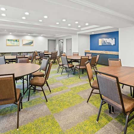 Spark By Hilton Woodbridge Ngoại thất bức ảnh