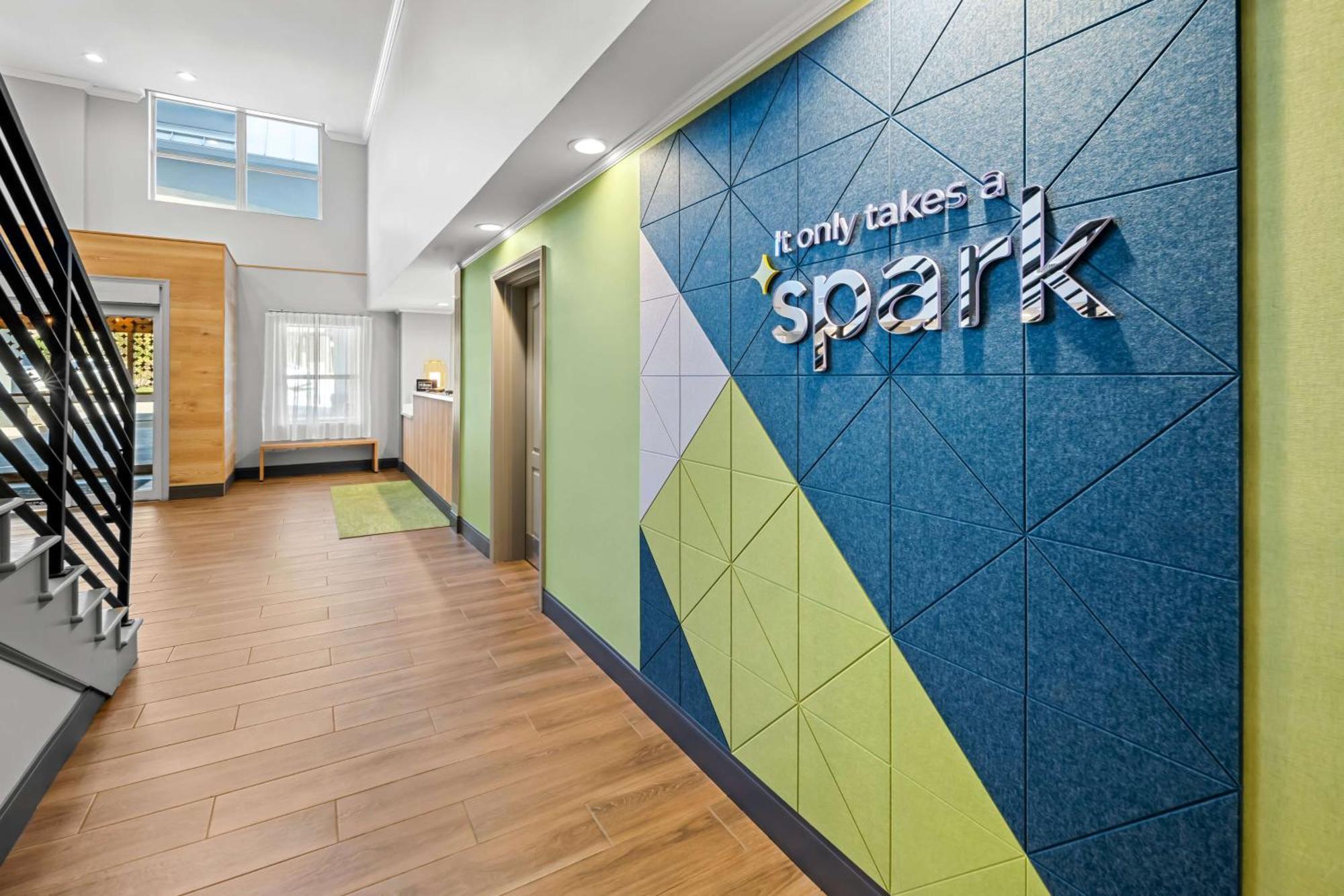 Spark By Hilton Woodbridge Ngoại thất bức ảnh