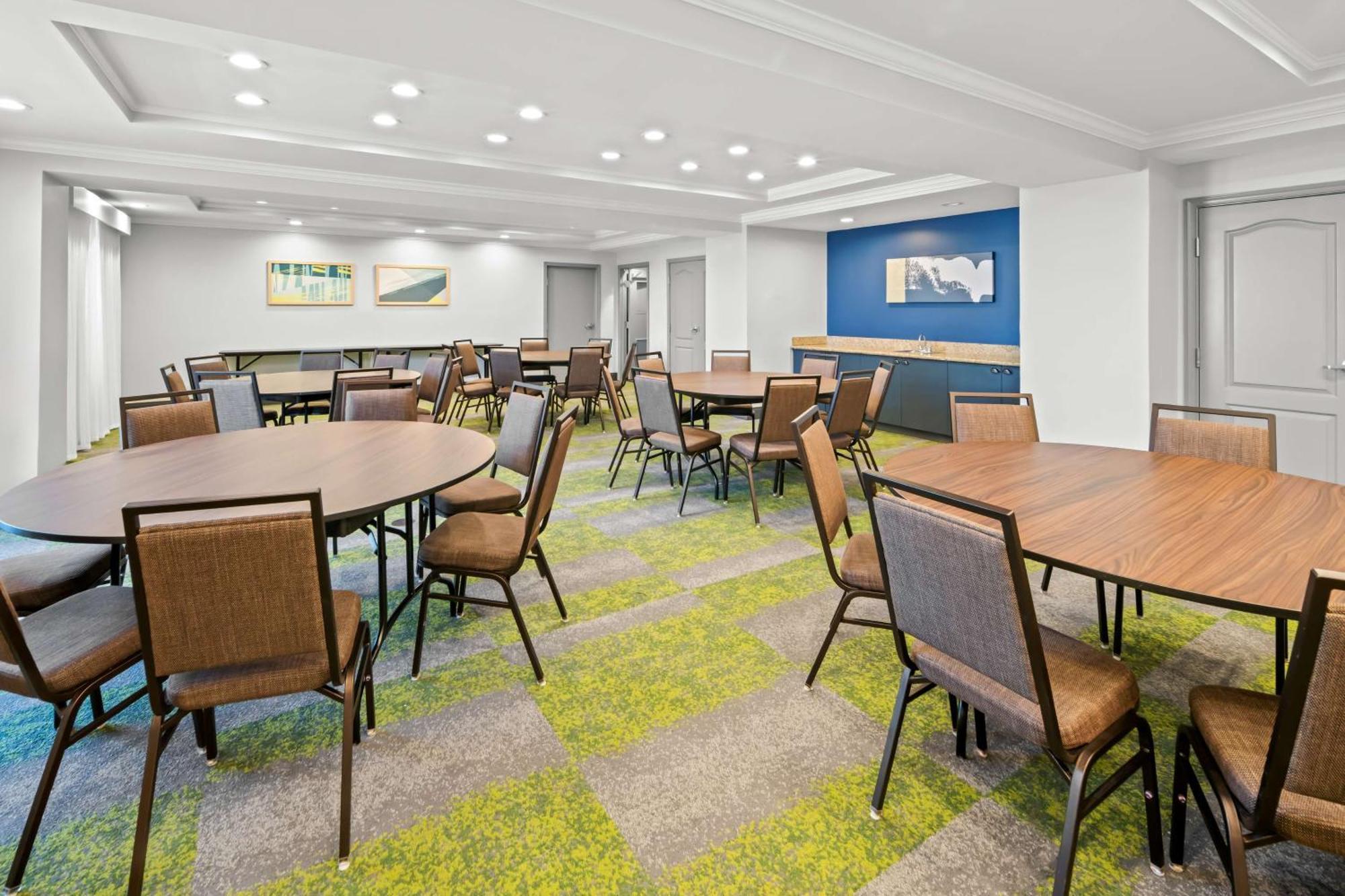 Spark By Hilton Woodbridge Ngoại thất bức ảnh