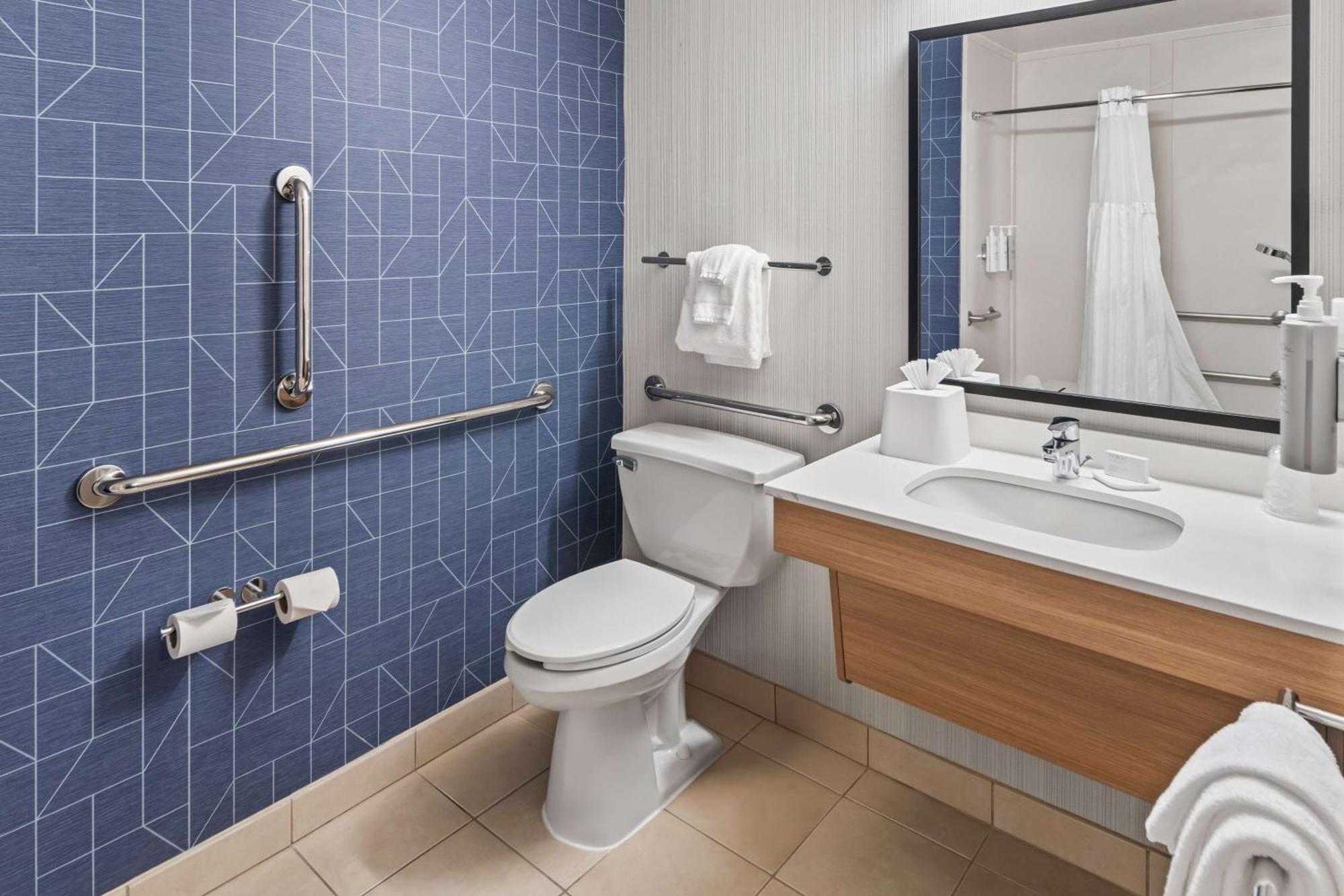 Spark By Hilton Woodbridge Ngoại thất bức ảnh