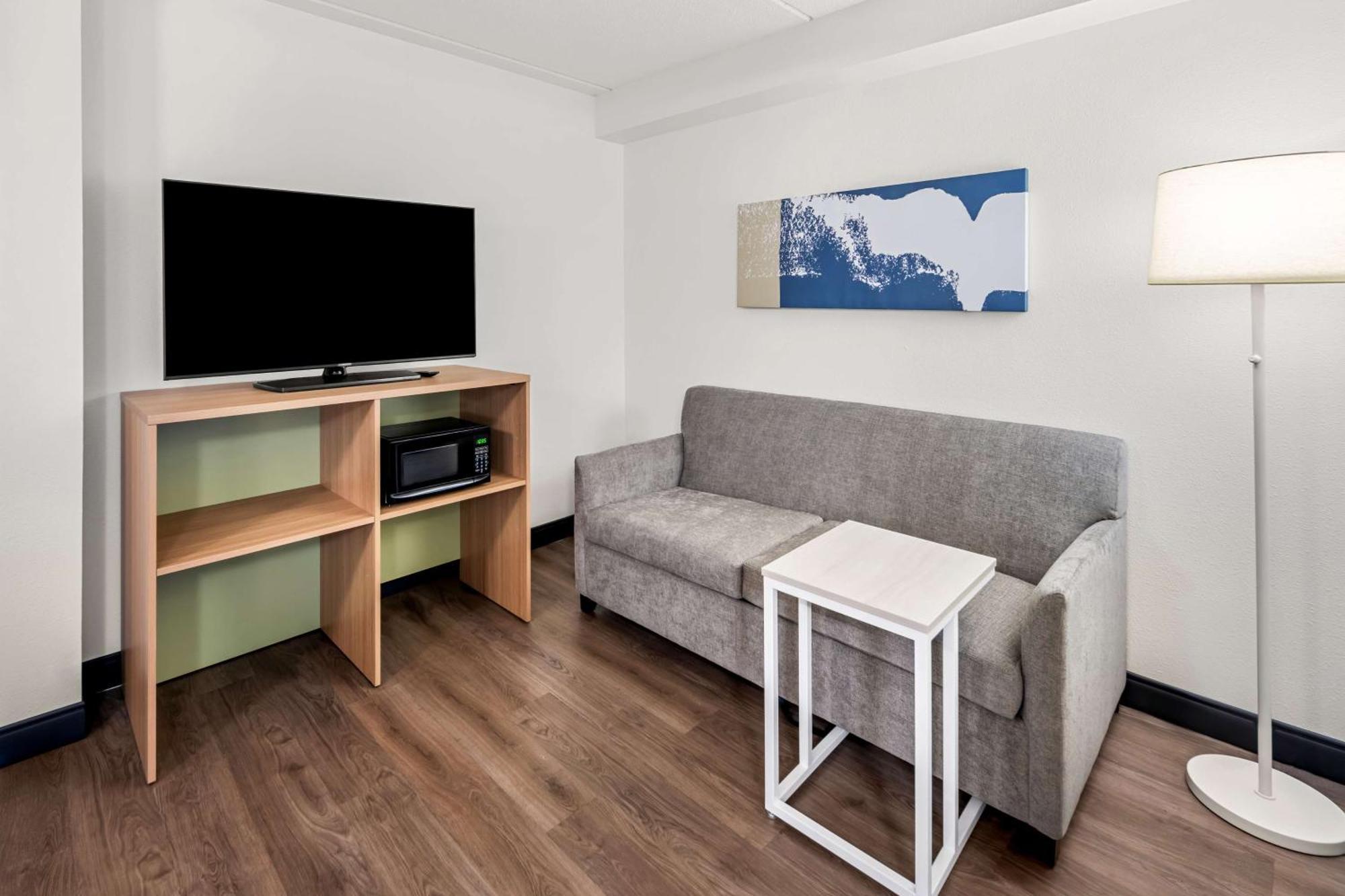 Spark By Hilton Woodbridge Ngoại thất bức ảnh