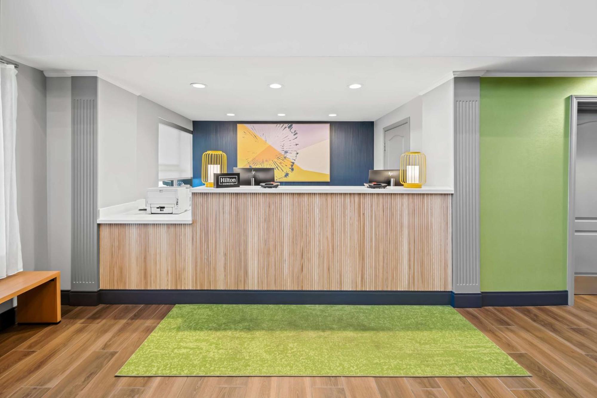 Spark By Hilton Woodbridge Ngoại thất bức ảnh