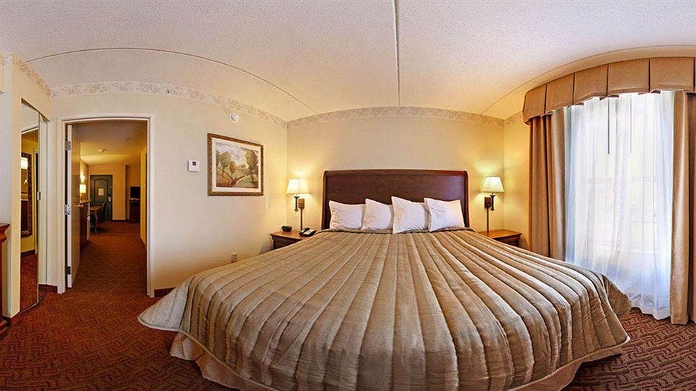 Spark By Hilton Woodbridge Ngoại thất bức ảnh