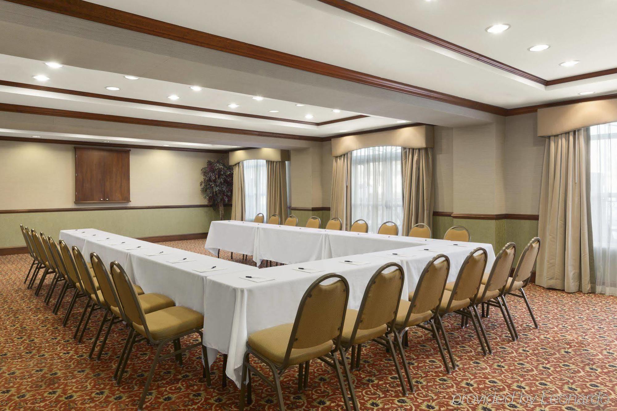 Spark By Hilton Woodbridge Ngoại thất bức ảnh