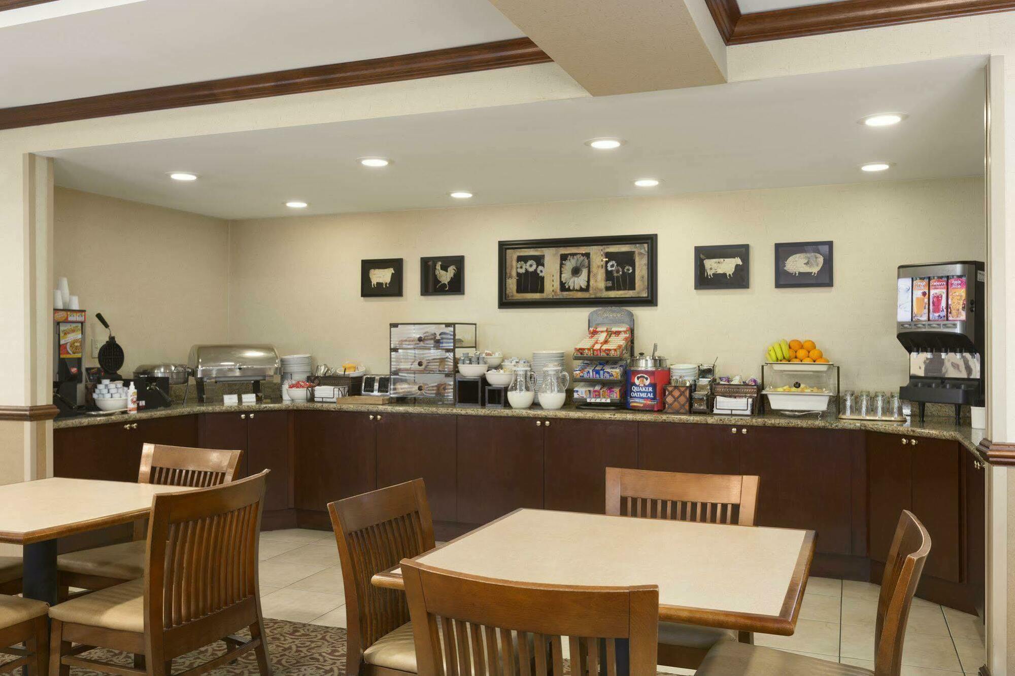 Spark By Hilton Woodbridge Ngoại thất bức ảnh