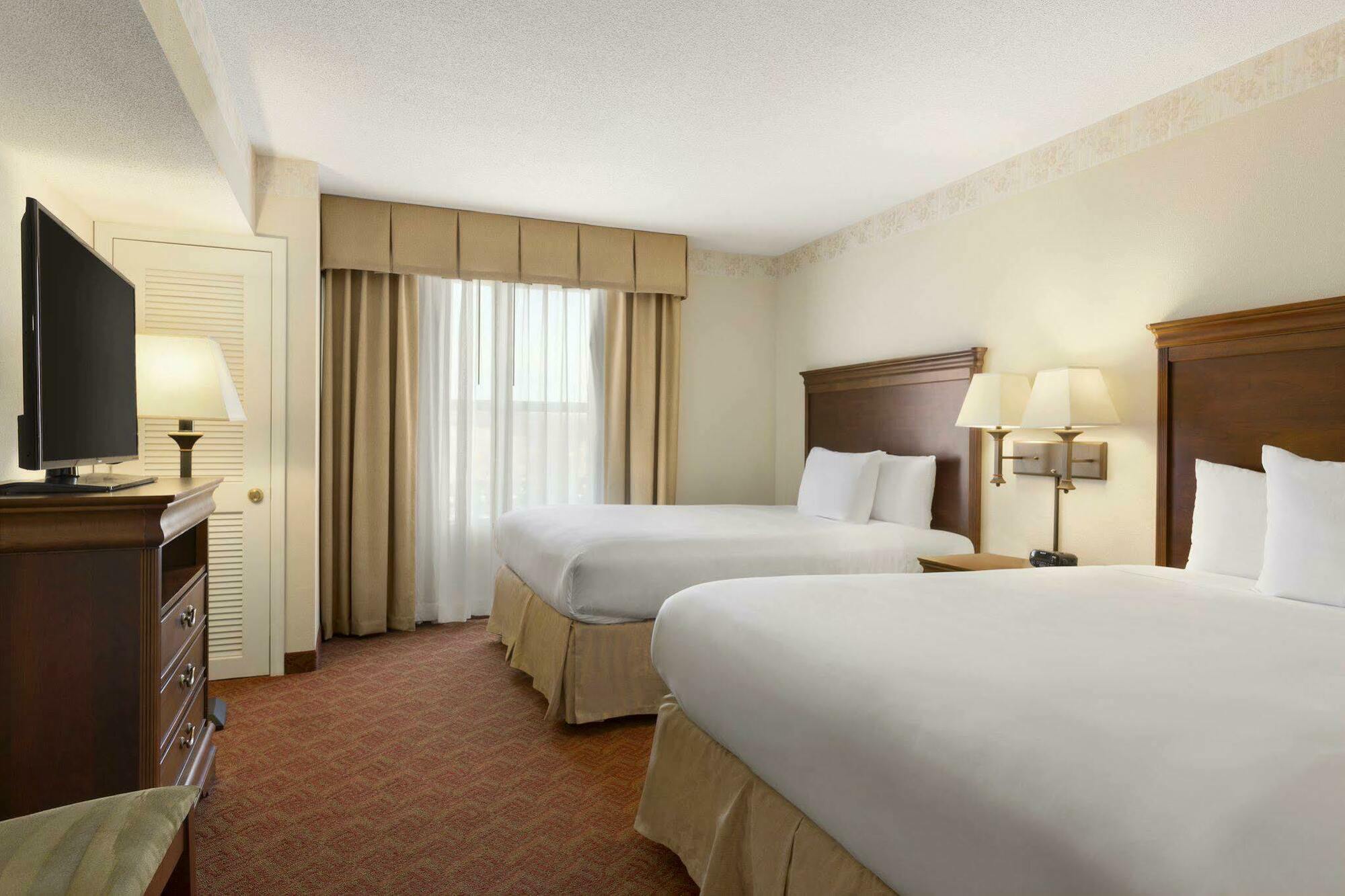 Spark By Hilton Woodbridge Ngoại thất bức ảnh