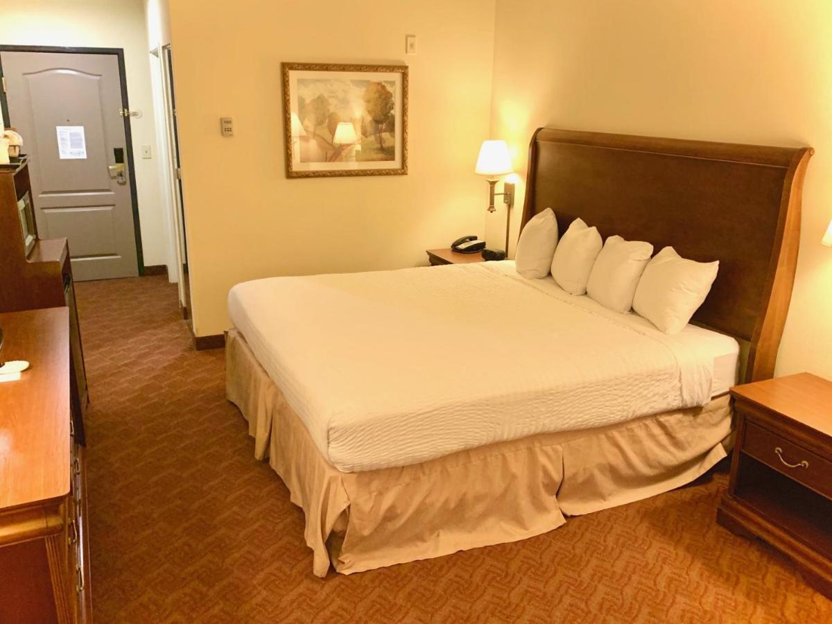 Spark By Hilton Woodbridge Ngoại thất bức ảnh