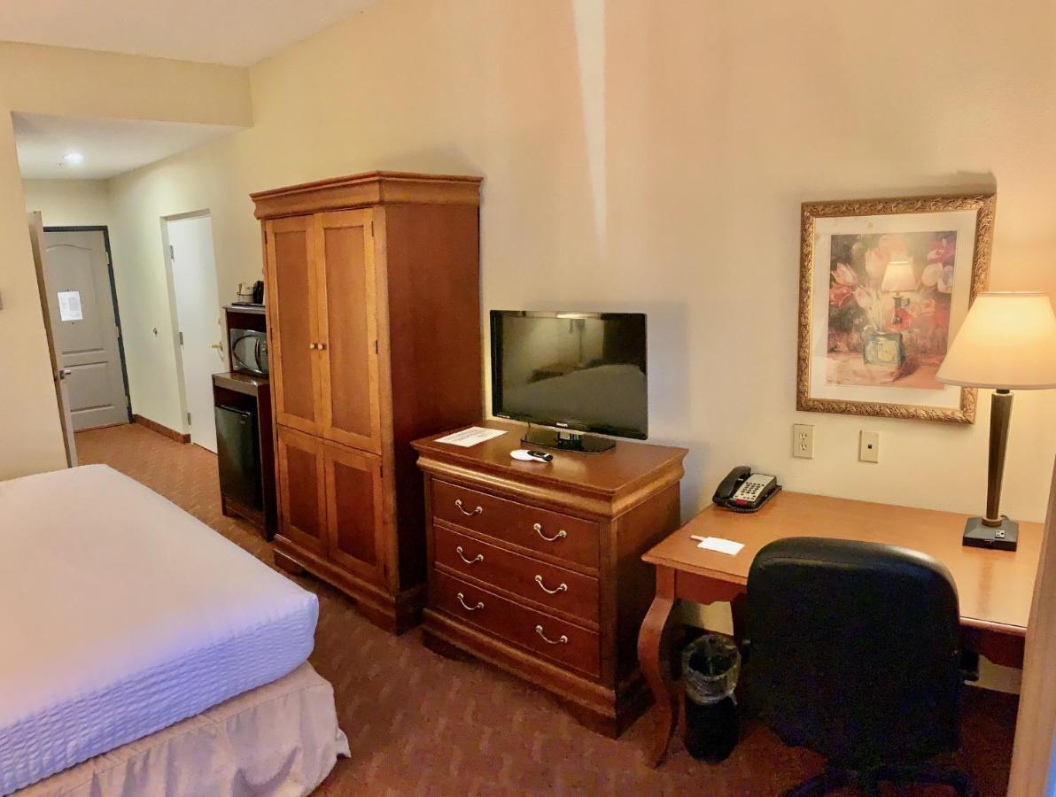 Spark By Hilton Woodbridge Ngoại thất bức ảnh