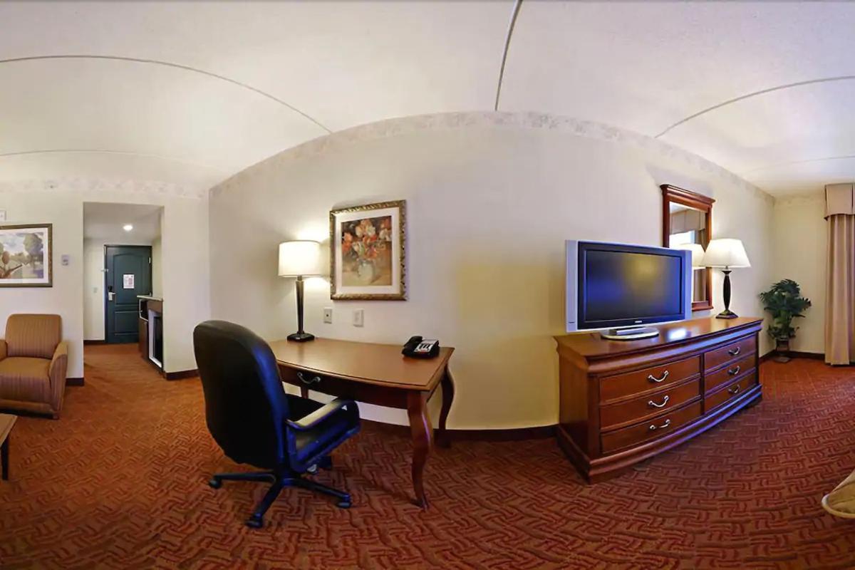 Spark By Hilton Woodbridge Ngoại thất bức ảnh